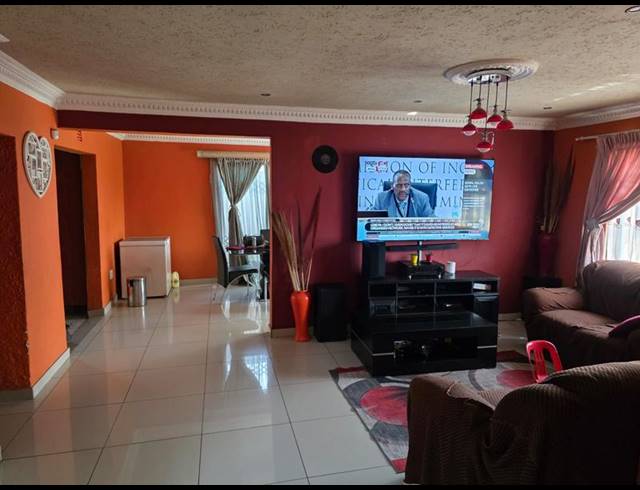 4 BEDROOM HOUSE FOR SALE IN BIRCH ACRES